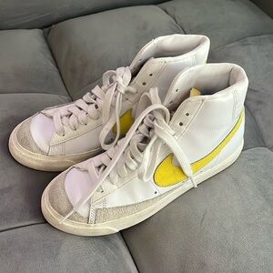 “Nike Blazer 77 Vintage Mid Sneaker size 5.5”